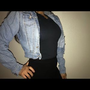 CROP JEAN JACKET. w/hoodie 💘